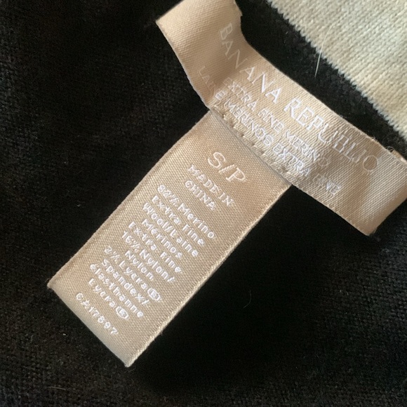 BANANA REPUBLIC - Longline Merino V-neck Sweater - Picture 6 of 8